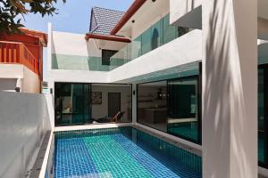 Modern Villa 4-BR, Breeze - 10 min walk to NaiYang beach
