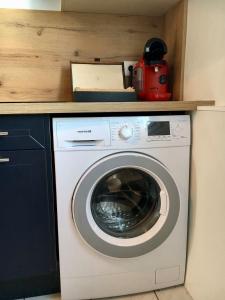 Quiet 2BR with Balcony near to Hospital Lyon Sud