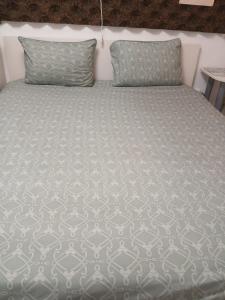 1 Small Studio, self check in