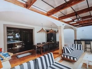 Water front 5 bdrm Villa