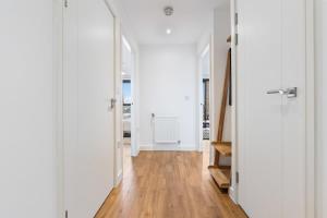 1BR Apartment with Gym Access Near ExCeL & Canary Wharf Long Stays