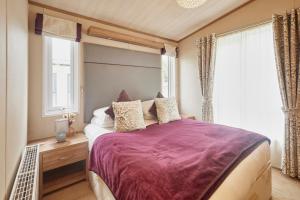 Lakeview Winter Lodge with Hot Tub