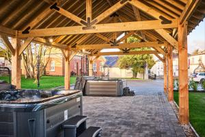 Northern Bank House Apartments by Escape Ordinary