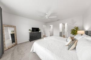 Villages Escape by Eastport Square With Golf Cart and BBQ