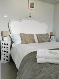 Winslow cottage Stylish Cosy Cottage with Sea Views