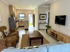 Modern 2 Bedroom Apartment near Carstenhof Hospital, Glen Austin