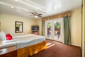 Pine-Santa Fe by Roundhouse Resort and Spa