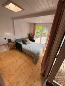 Lodge near Bath for relaxing getaway with Hot tub