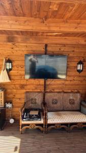 Lodge near Bath for relaxing getaway with Hot tub