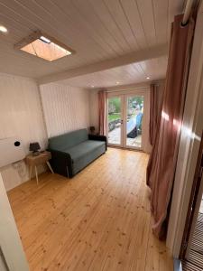 Lodge near Bath for relaxing getaway with Hot tub