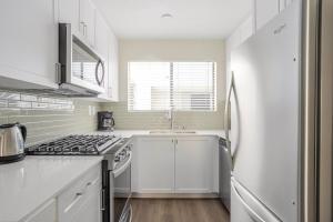 Blueground Burbank pool nr Burbank Town Center LAX-1381