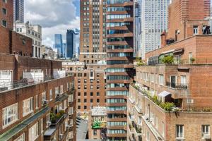 Blueground Murray Hill fitness center nr Bryant Park NYC-1939