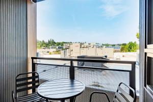 Blueground Ravenna rooftop nr Lake Washington SEA-920