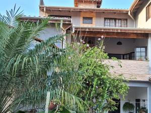 Sobrado Confortável para Família na Praia do Perequê Açú