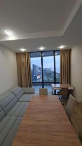 Роскошный двухкомнатный люкс с видом на море и горы в Solis Residence