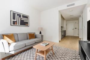 Blueground Chelsea rooftop pool nr High Line NYC-2142