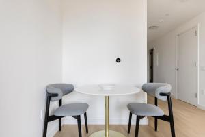 Blueground Chelsea rooftop pool nr High Line NYC-2145