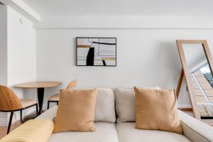 Blueground Midtown East fitness center nr UN NYC-1999