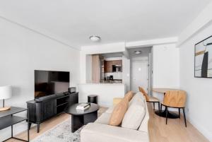 Blueground Midtown East fitness center nr UN NYC-1999