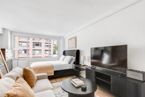 Blueground Midtown East fitness center nr UN NYC-1999