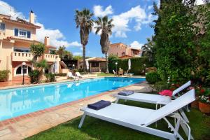 Oasis Pool House by GHH