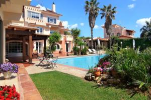 Oasis Pool House by GHH