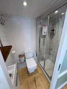 Lodge near Bath for relaxing getaway with Hot tub