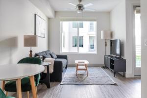 Blueground East Industrial pool nr Central Park SFO-2045