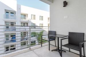 Blueground East Industrial pool nr Central Park SFO-2045