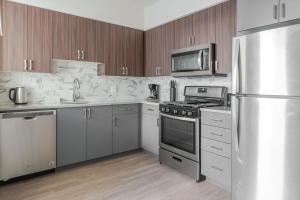 Blueground East Industrial pool nr Central Park SFO-2045