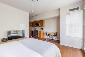 Blueground West Bellevue wd nr park SEA-833