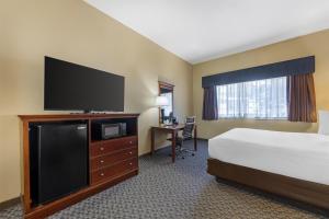Best Western Plus Shamrock Inn & Suites