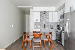 Blueground Northwest Bellevue view nr Bellevue Park SEA-902