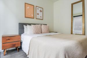 Blueground Northwest Bellevue view nr Bellevue Park SEA-902