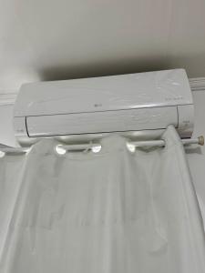 APT-10 Completo Com Ar-Condicionado Garagem Predio Central Perto de tudo