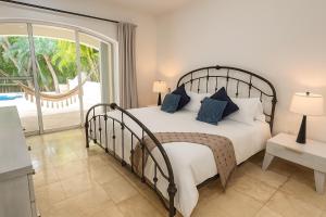 7BR Private Pool Villa Puerto Aventuras, Walk to Beach & Golf