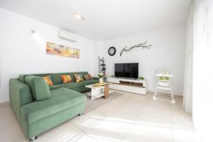 Holiday home-Villa Bile, 50m from the sea, pool