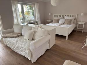 Wohnen am Waldrand, zentral und ruhig mit Terasse