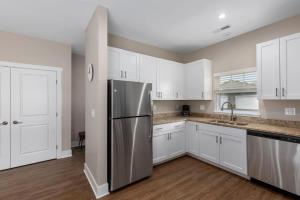 Modern 2BR & 2BA New Build Condo w Garage & Patio