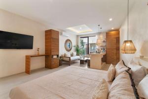 Boho Suite with Swim-Up Pool - La Veleta