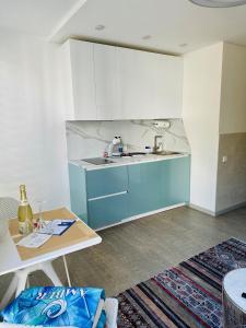 AMBER APARTMENTS - FRESH STUDIO