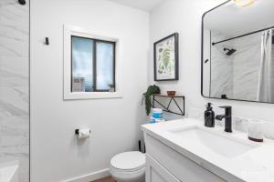 Luxury A-Frame with Hot Tub, Fireplace & Firepit