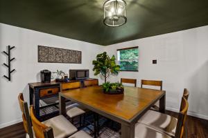 Tranquil Hocking Hills Cabin For 8-Hot Tub Games