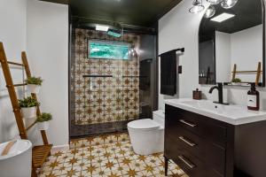 Tranquil Hocking Hills Cabin For 8-Hot Tub Games