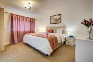 Spacious 4-Bed House in Welling - Free parking