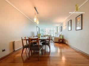 Departamento con Terraza, Vista al Mar y Piscina en Viña