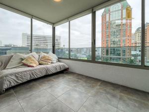 Departamento con Terraza, Vista al Mar y Piscina en Viña