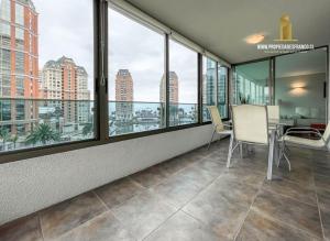 Departamento con Terraza, Vista al Mar y Piscina en Viña