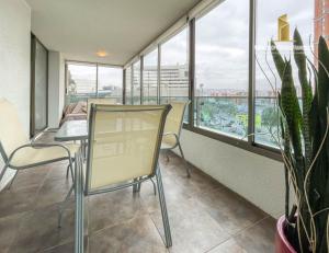 Departamento con Terraza, Vista al Mar y Piscina en Viña