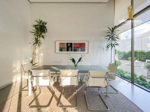 Departamento con Terraza, Vista al Mar y Piscina en Viña